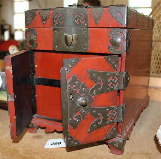 Jappaned lacquer chest